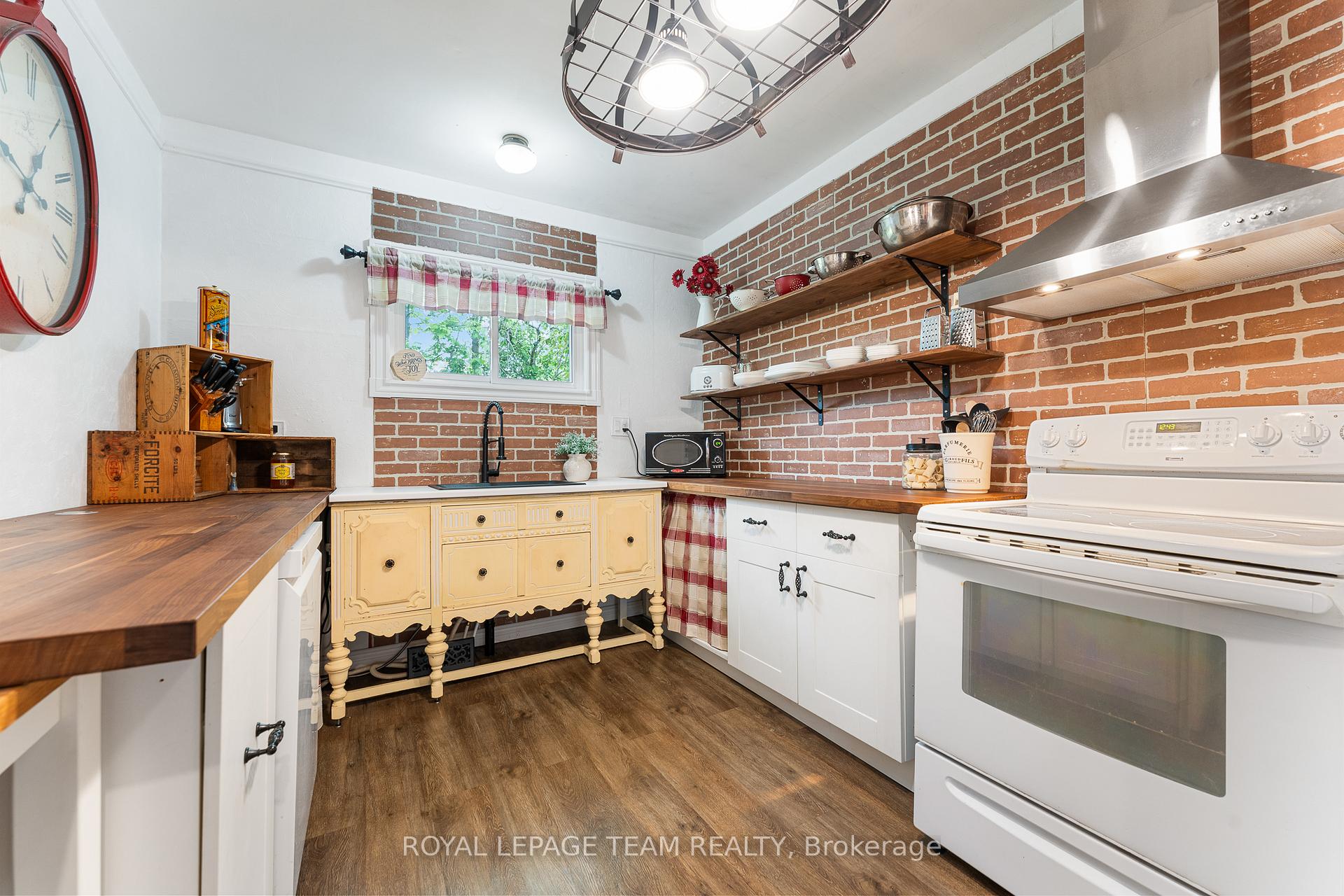 Photo 22 of 378 Donald B Munro Drive, Ottawa, Carp — HOMEH