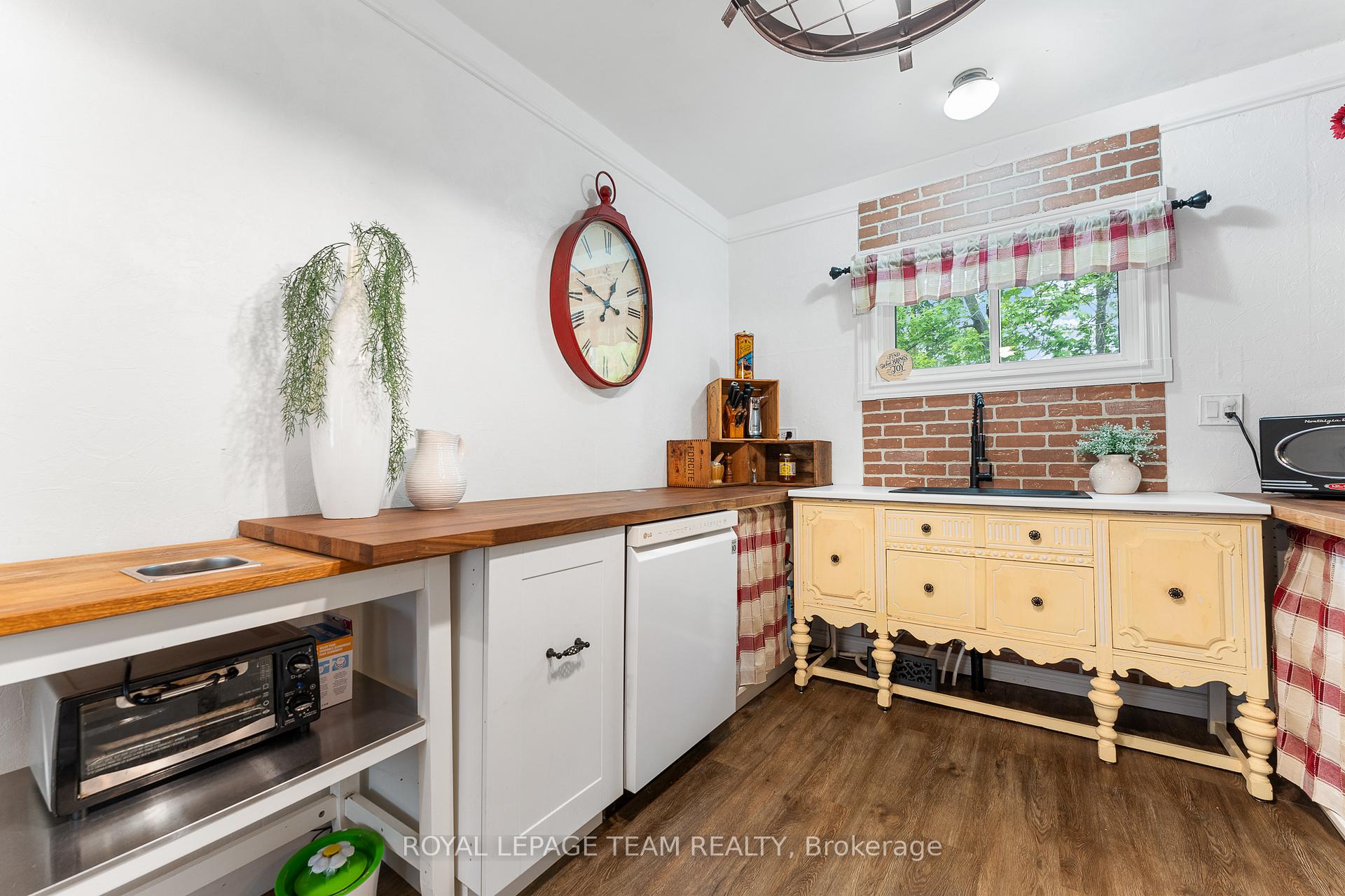 Photo 23 of 378 Donald B Munro Drive, Ottawa, Carp — HOMEH
