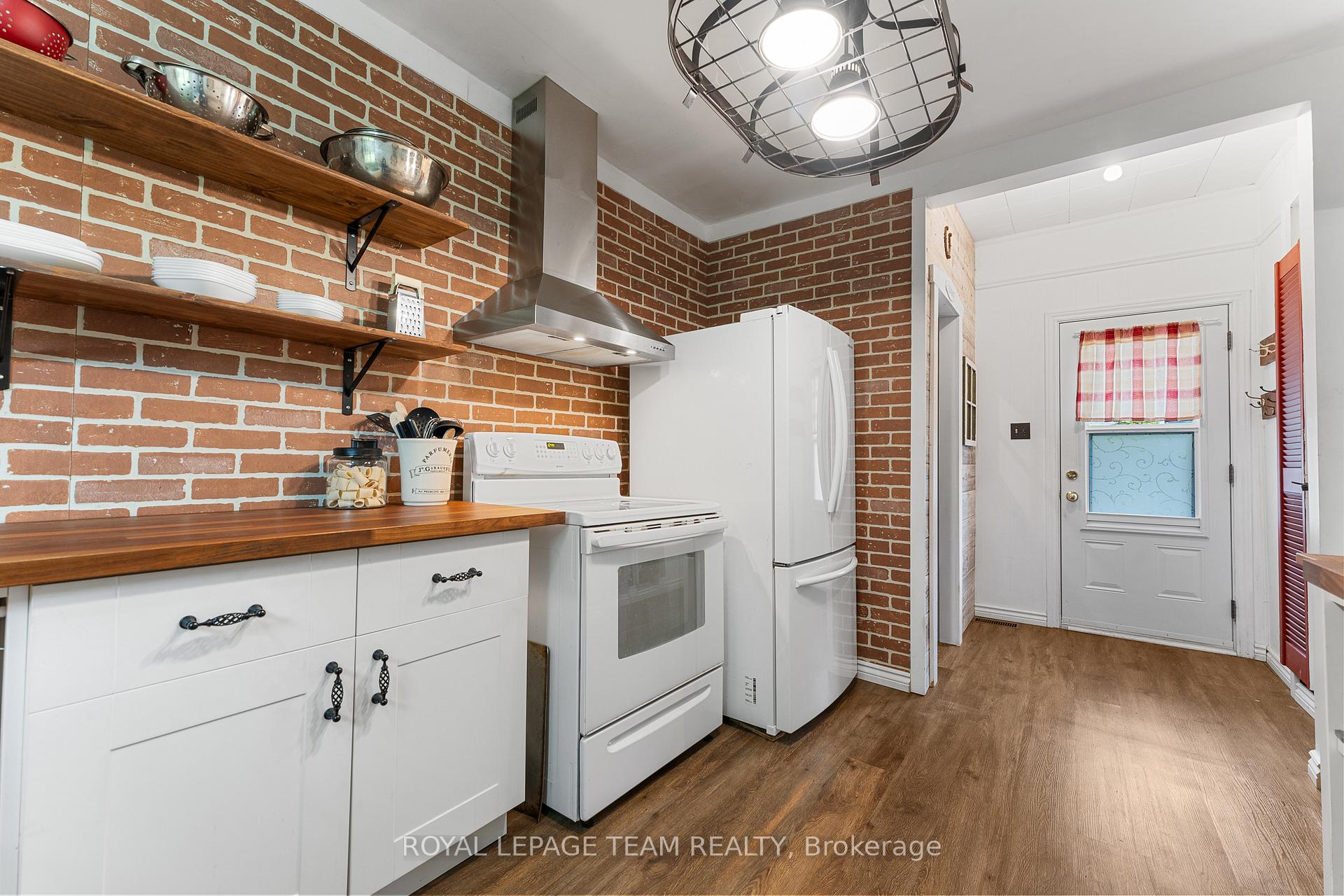 Photo 24 of 378 Donald B Munro Drive, Ottawa, Carp — HOMEH