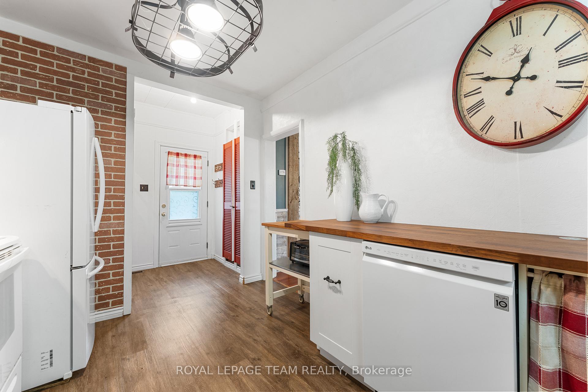 Photo 25 of 378 Donald B Munro Drive, Ottawa, Carp — HOMEH