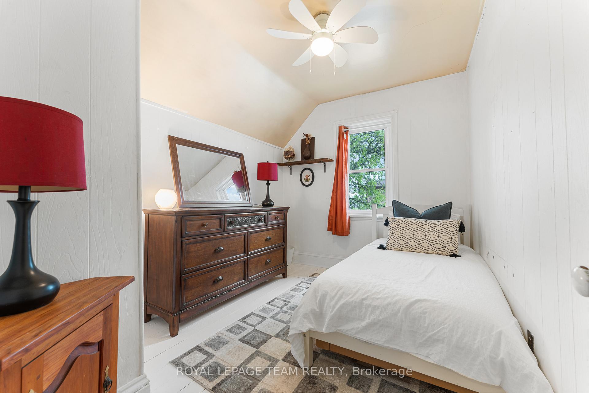 Photo 32 of 378 Donald B Munro Drive, Ottawa, Carp — HOMEH