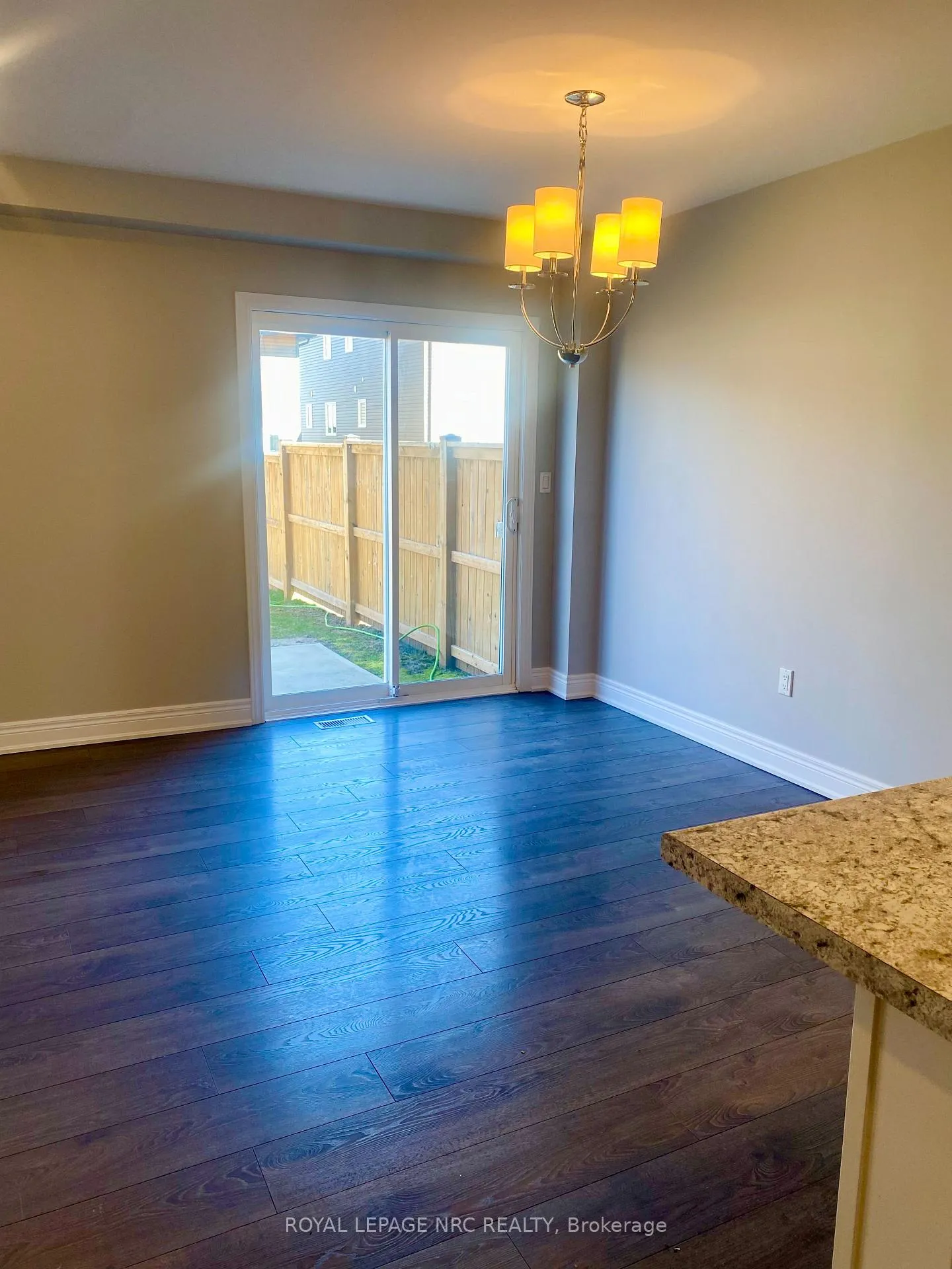 Photo 10 of 76 Almond Street, Welland, Welland Downtown — HOMEH