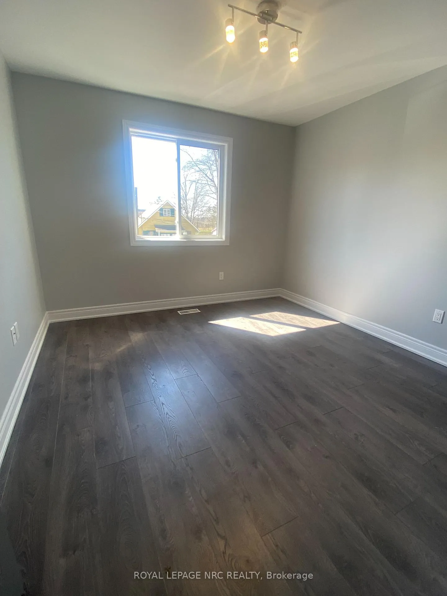 Photo 12 of 76 Almond Street, Welland, Welland Downtown — HOMEH