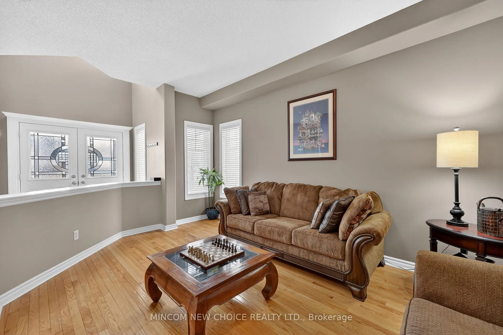 Photo 6 of 37 Westminster Circle, Barrie, Innis-Shore — HOMEH