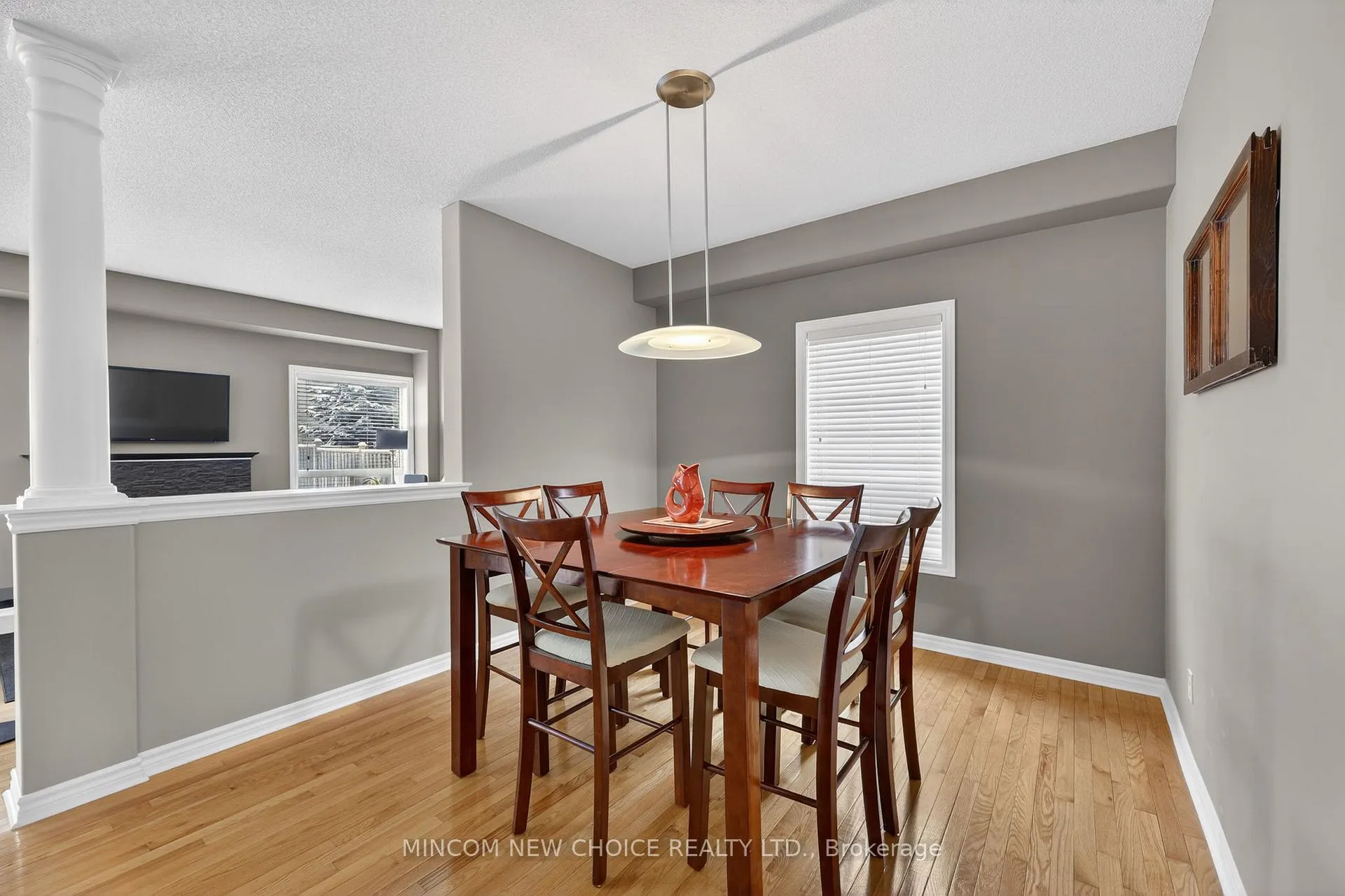 Photo 8 of 37 Westminster Circle, Barrie, Innis-Shore — HOMEH