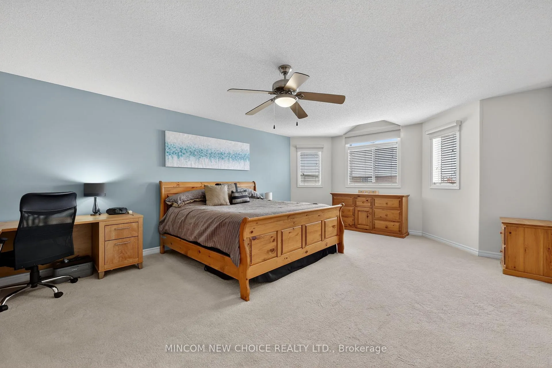 Photo 17 of 37 Westminster Circle, Barrie, Innis-Shore — HOMEH