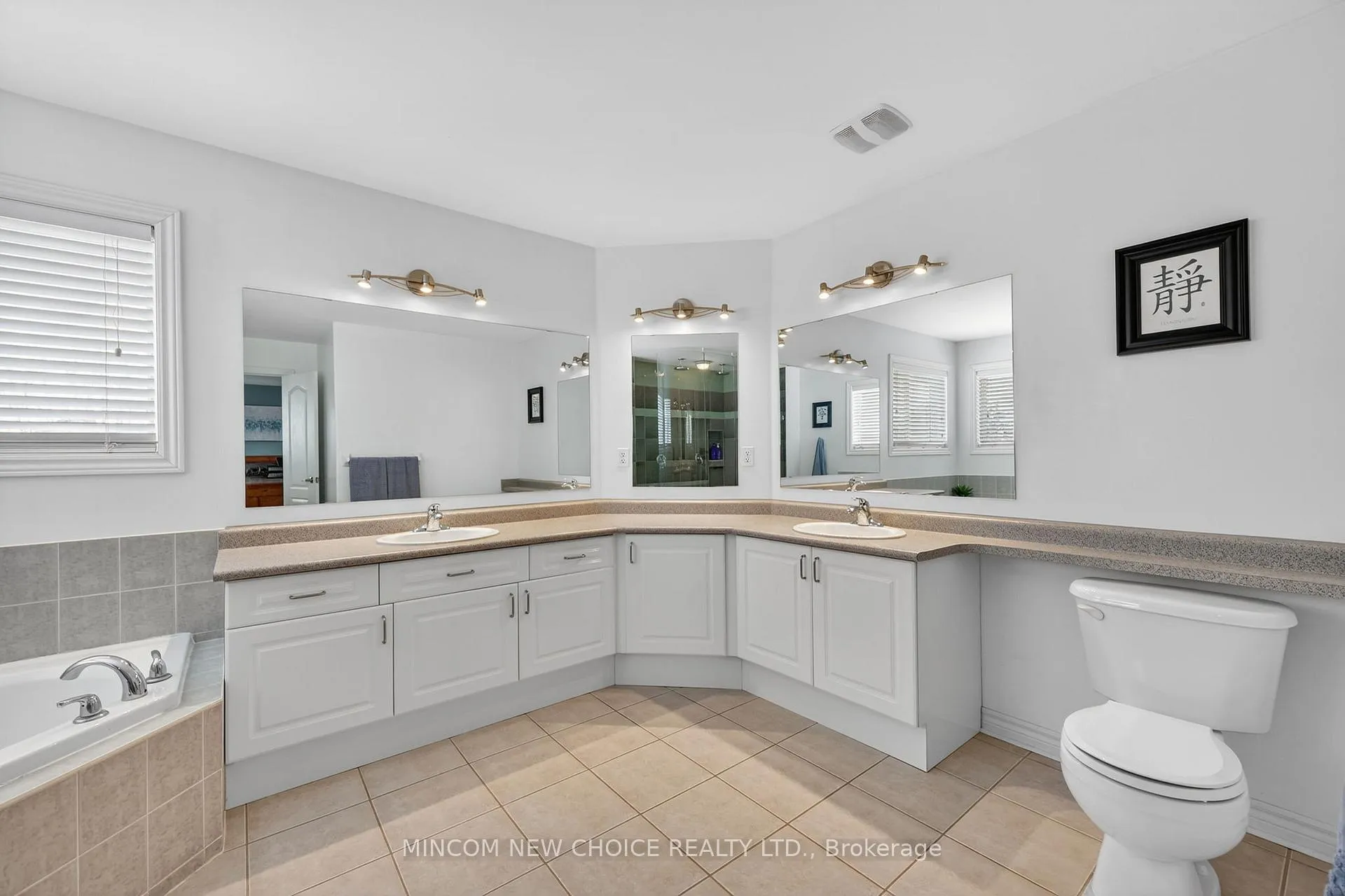 Photo 19 of 37 Westminster Circle, Barrie, Innis-Shore — HOMEH