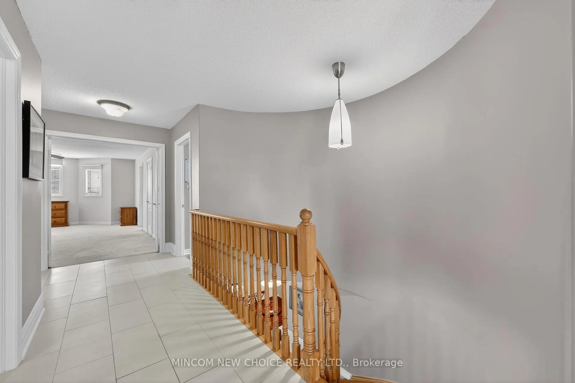 Photo 22 of 37 Westminster Circle, Barrie, Innis-Shore — HOMEH