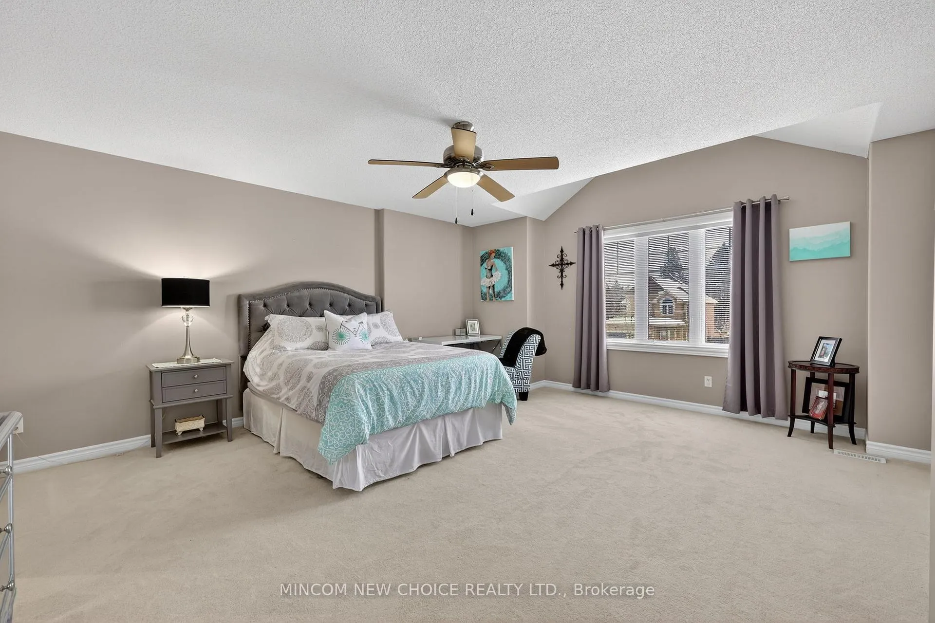 Photo 23 of 37 Westminster Circle, Barrie, Innis-Shore — HOMEH