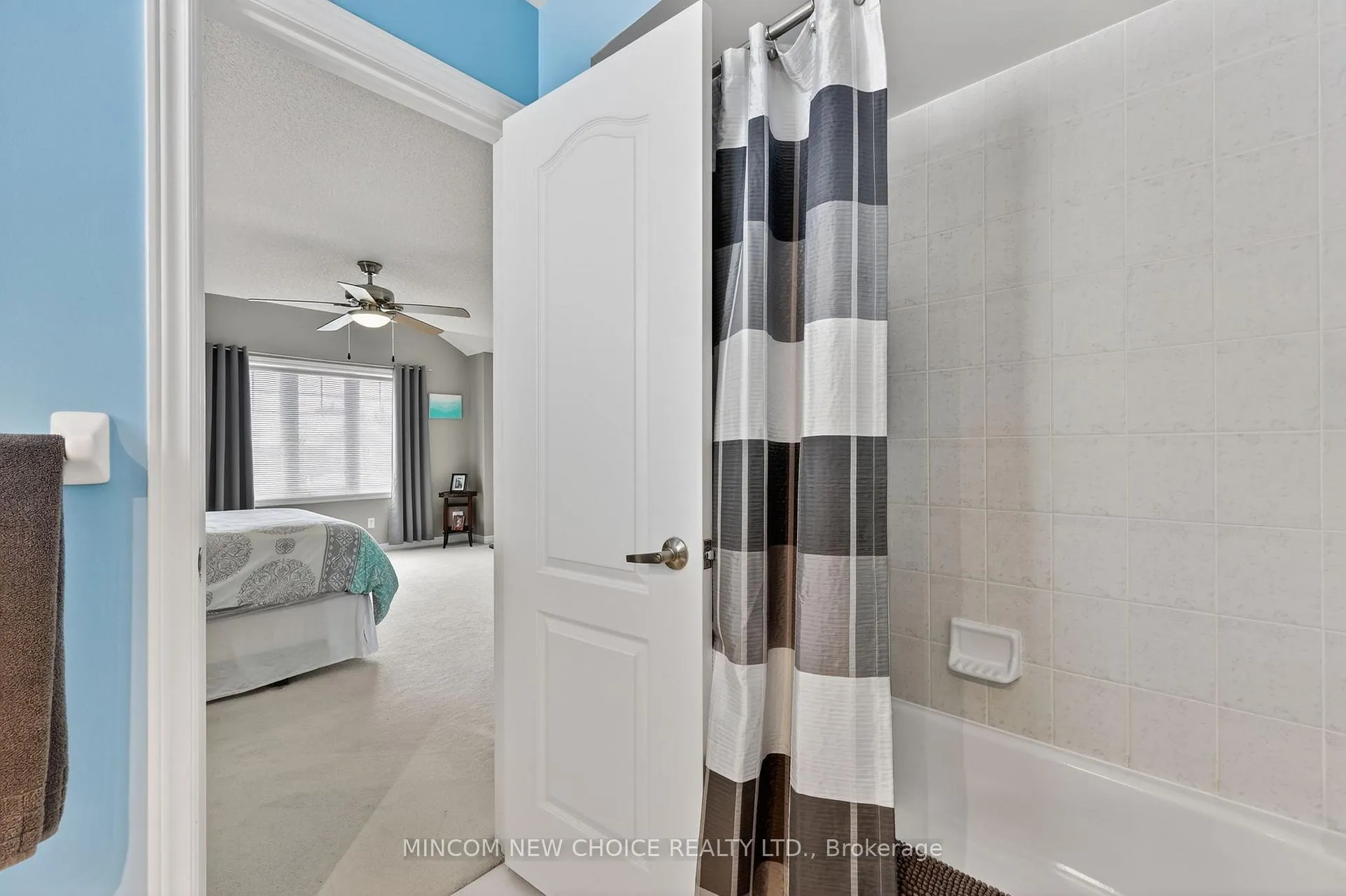 Photo 24 of 37 Westminster Circle, Barrie, Innis-Shore — HOMEH