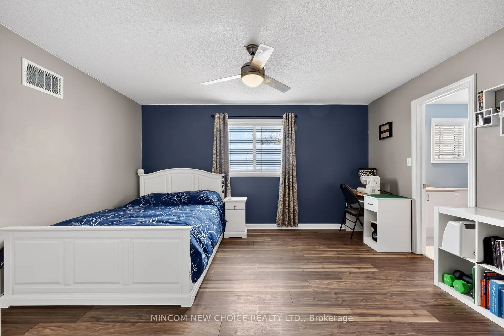 Photo 27 of 37 Westminster Circle, Barrie, Innis-Shore — HOMEH