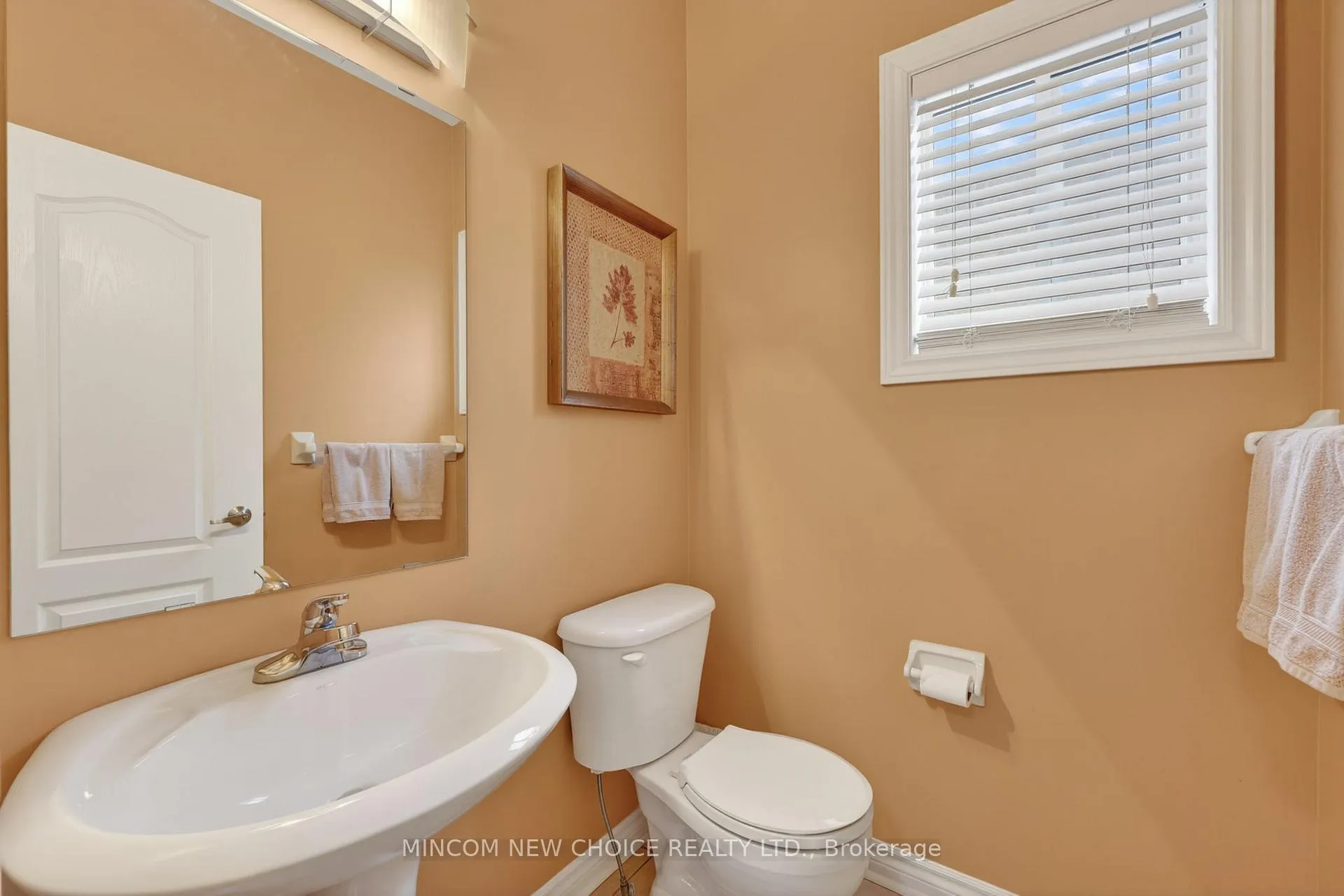 Photo 31 of 37 Westminster Circle, Barrie, Innis-Shore — HOMEH