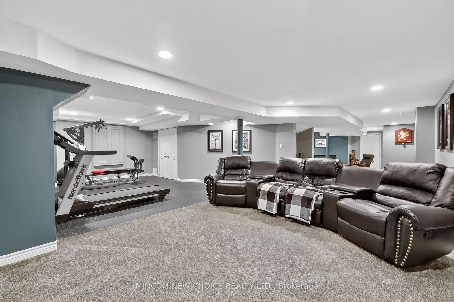 Photo 33 of 37 Westminster Circle, Barrie, Innis-Shore — HOMEH