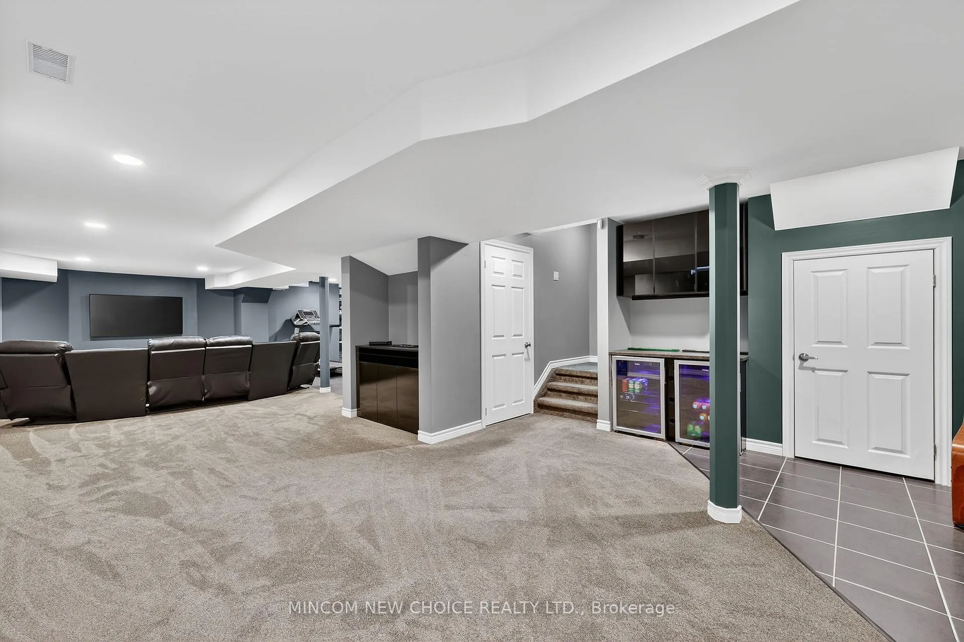 Photo 34 of 37 Westminster Circle, Barrie, Innis-Shore — HOMEH