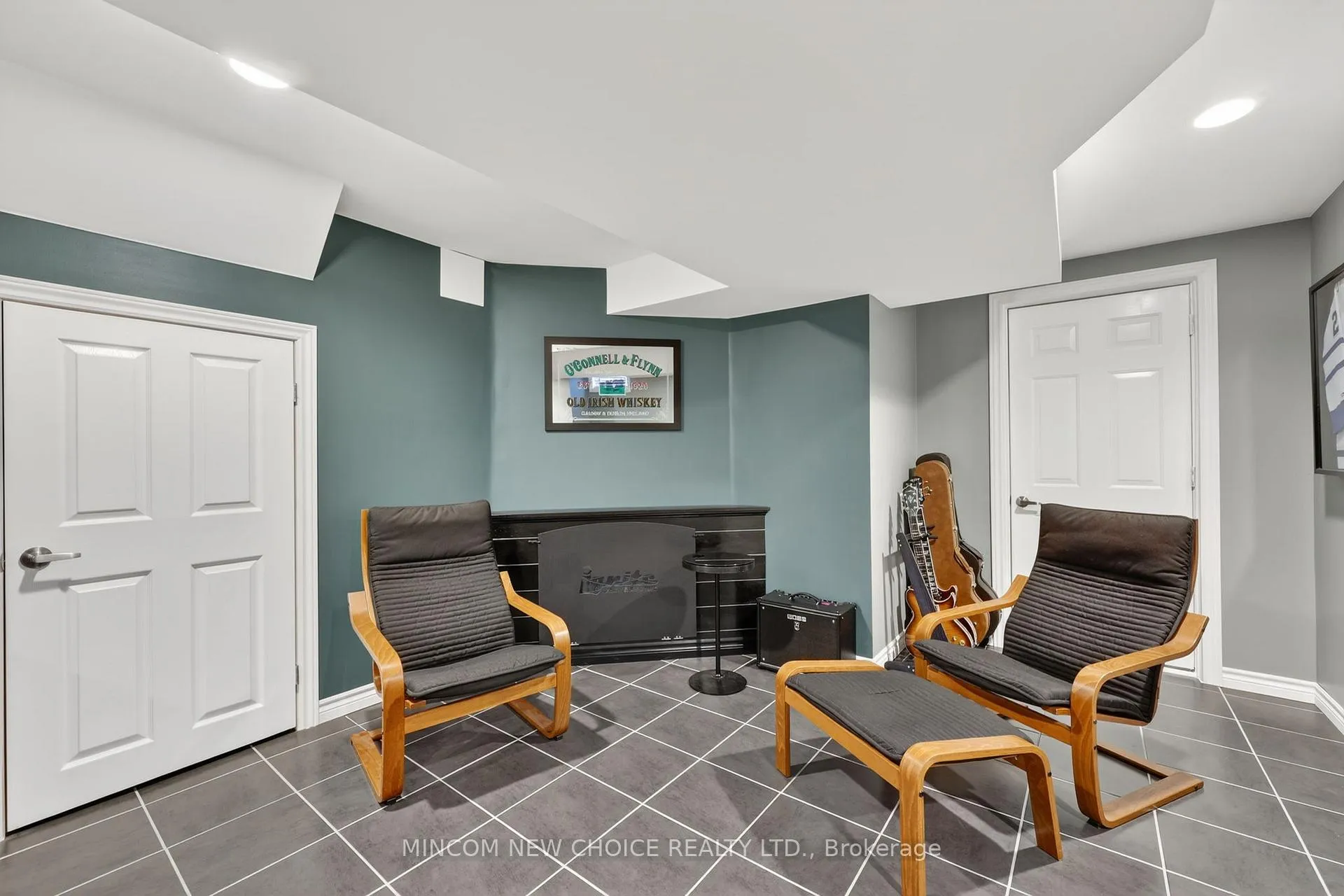 Photo 35 of 37 Westminster Circle, Barrie, Innis-Shore — HOMEH
