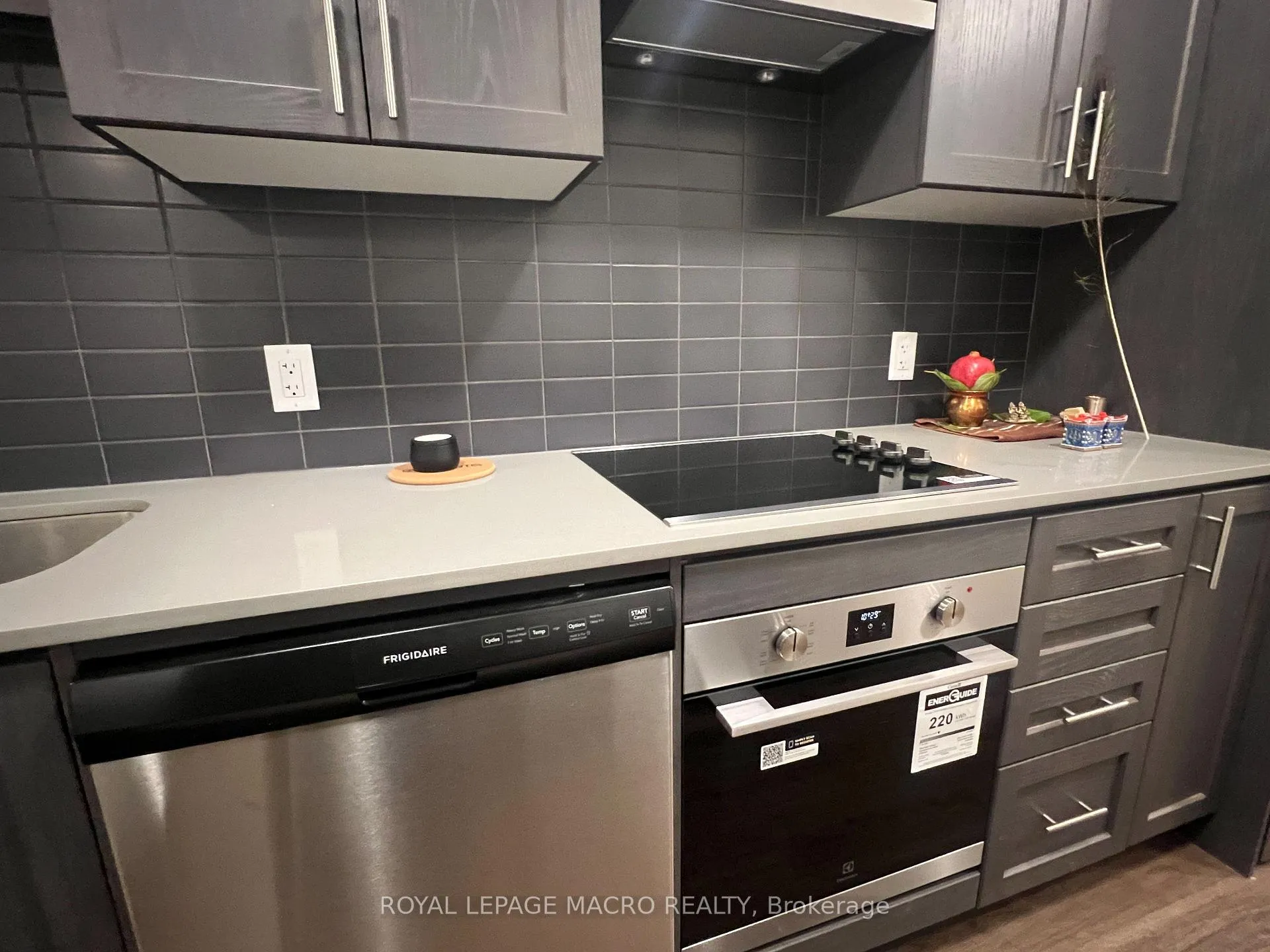 Photo 5 of Unit 428, 461 Green Road, Hamilton, Lakeshore — HOMEH
