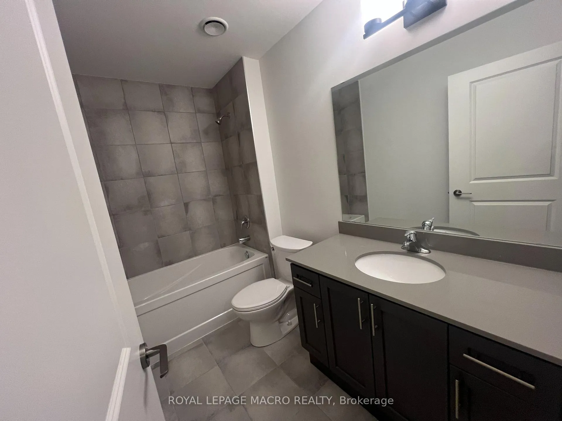 Photo 12 of Unit 428, 461 Green Road, Hamilton, Lakeshore — HOMEH