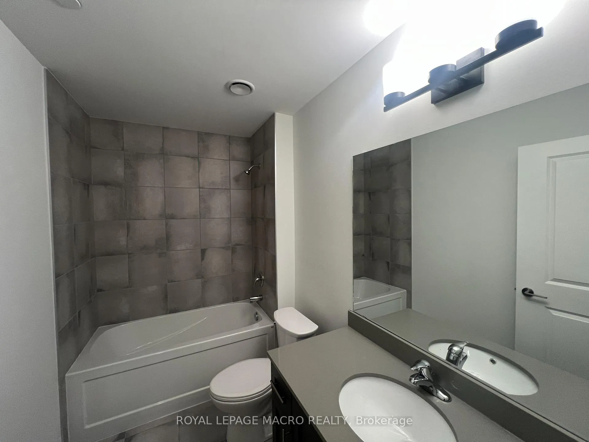 Photo 13 of Unit 428, 461 Green Road, Hamilton, Lakeshore — HOMEH