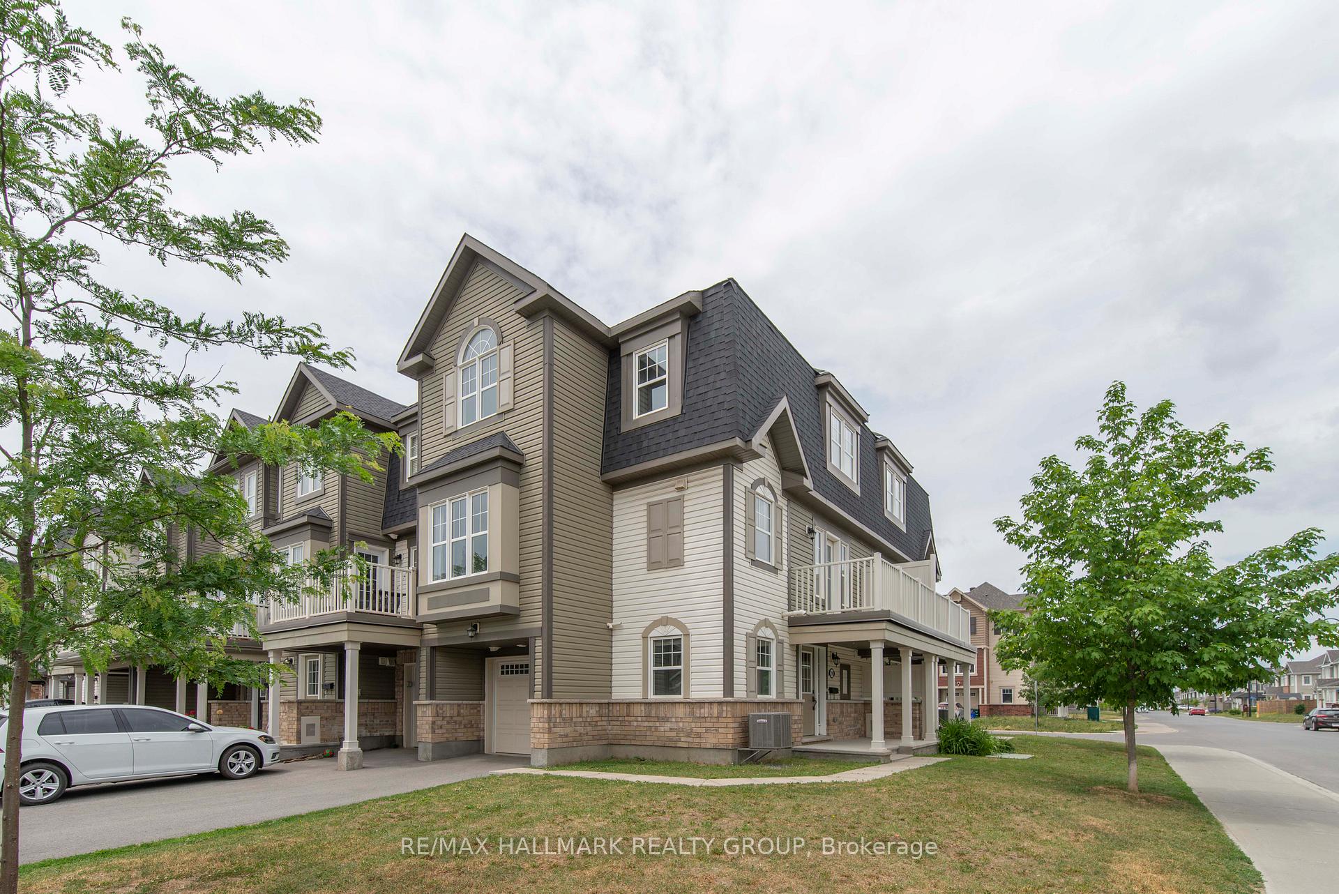 Front of 799 Mayfly Crescent