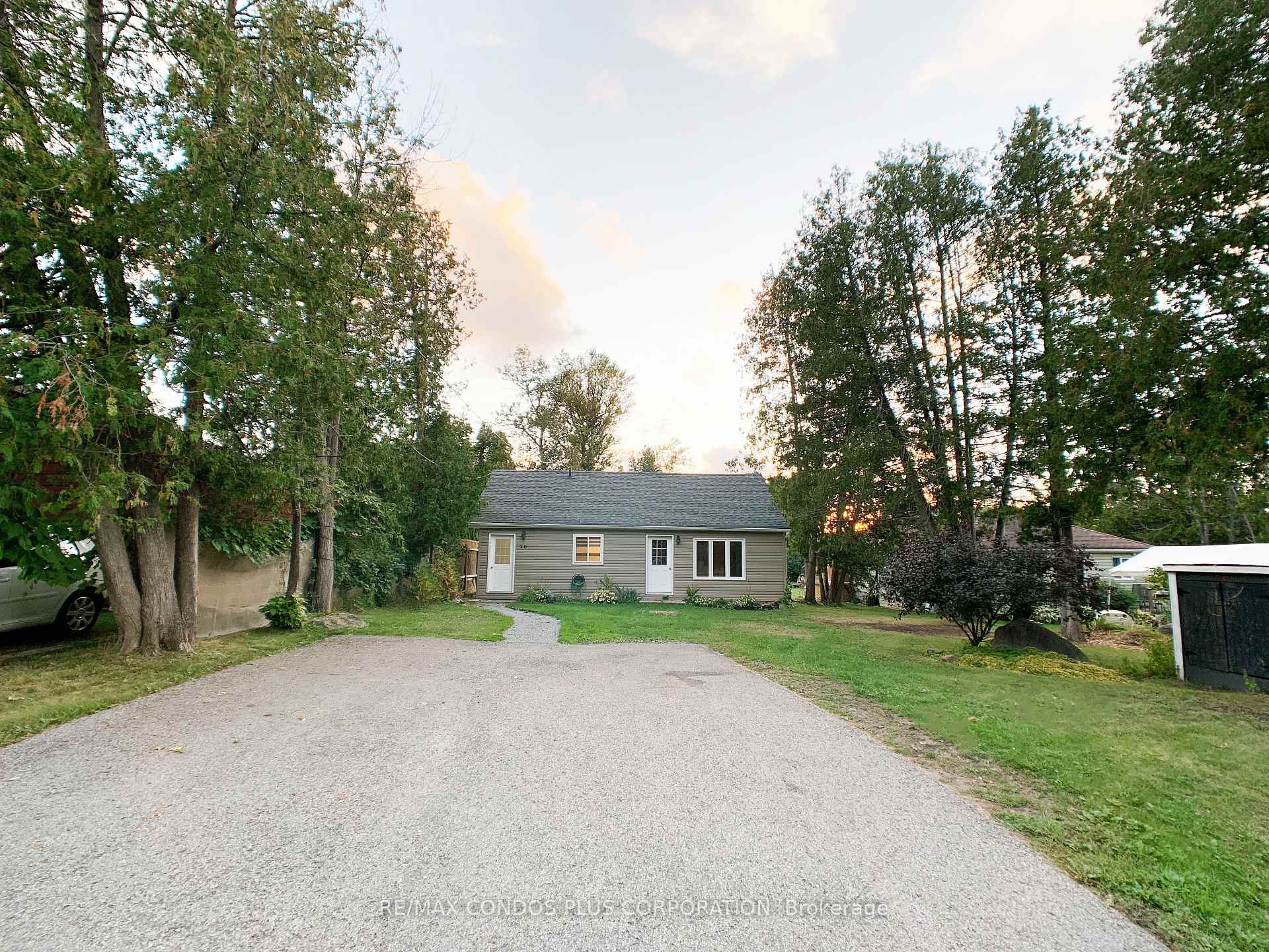Photo 2 of 20 Joan Street, Georgina, Sutton & Jackson's Point — HOMEH