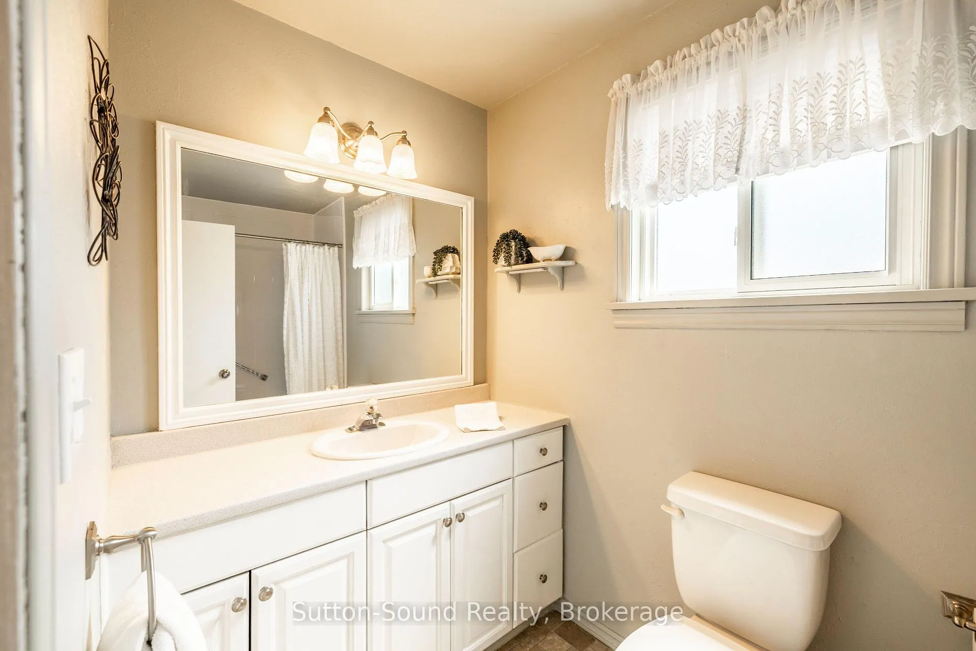 Photo 18 of 50 4th Avenue W, Owen Sound — HOMEH