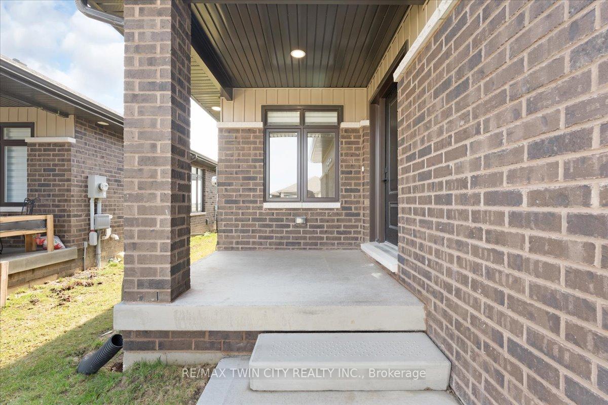 Photo 2 of 21 Bordeaux Place, Chatham-Kent, Chatham — HOMEH