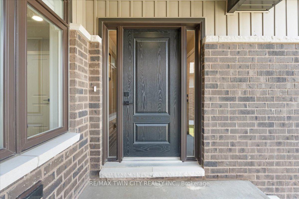 Photo 3 of 21 Bordeaux Place, Chatham-Kent, Chatham — HOMEH
