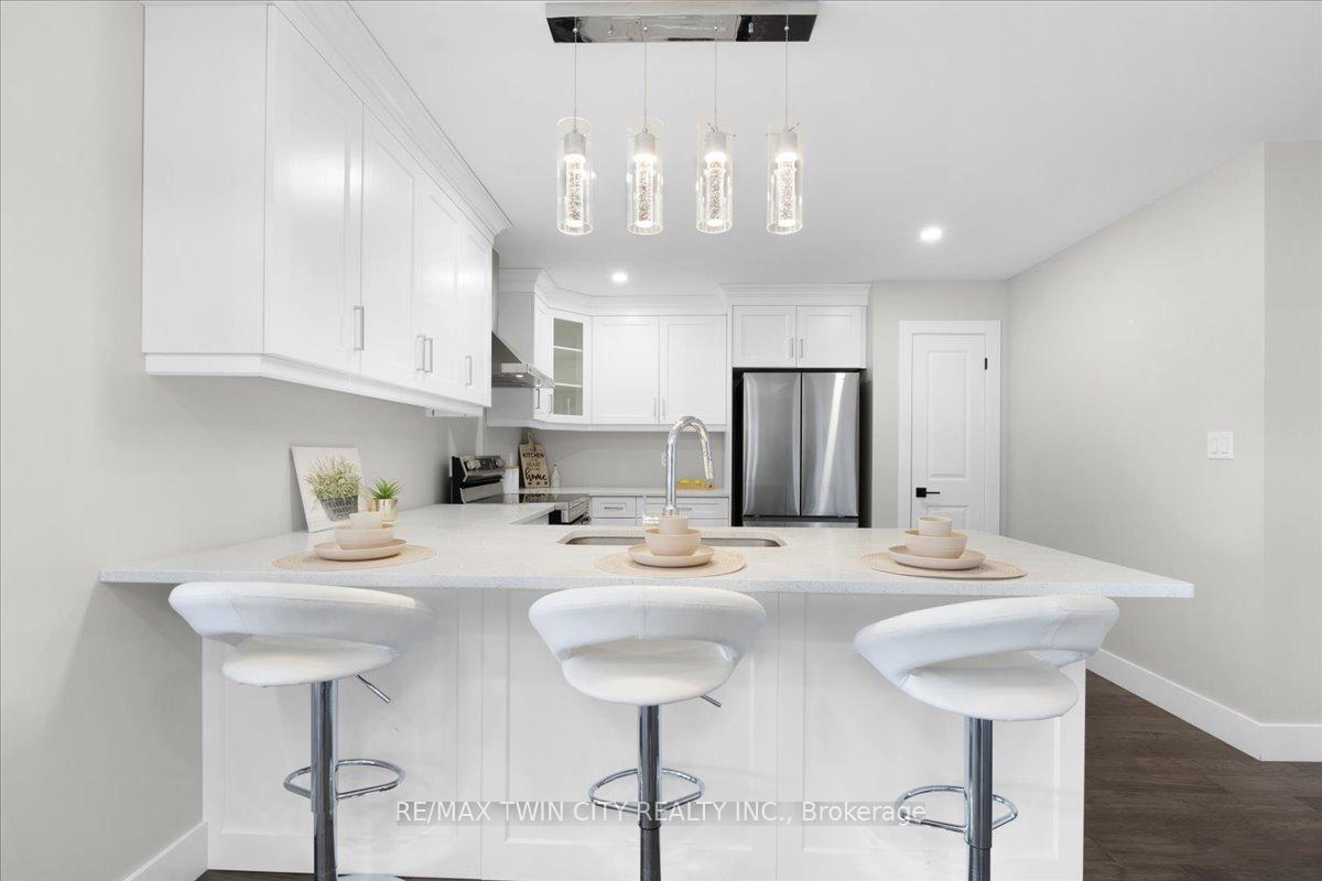 Photo 14 of 21 Bordeaux Place, Chatham-Kent, Chatham — HOMEH