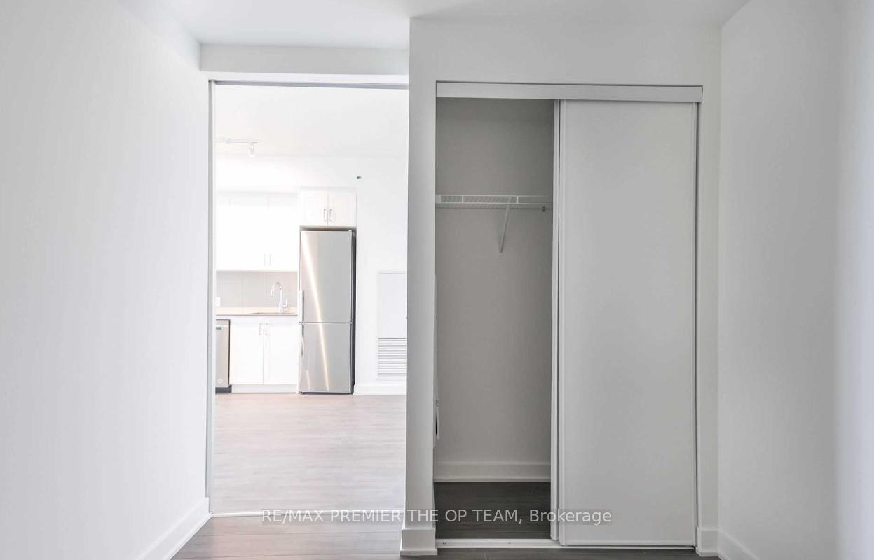 Photo 15 of Unit 416, 681 Yonge Street, Barrie, Painswick South — HOMEH