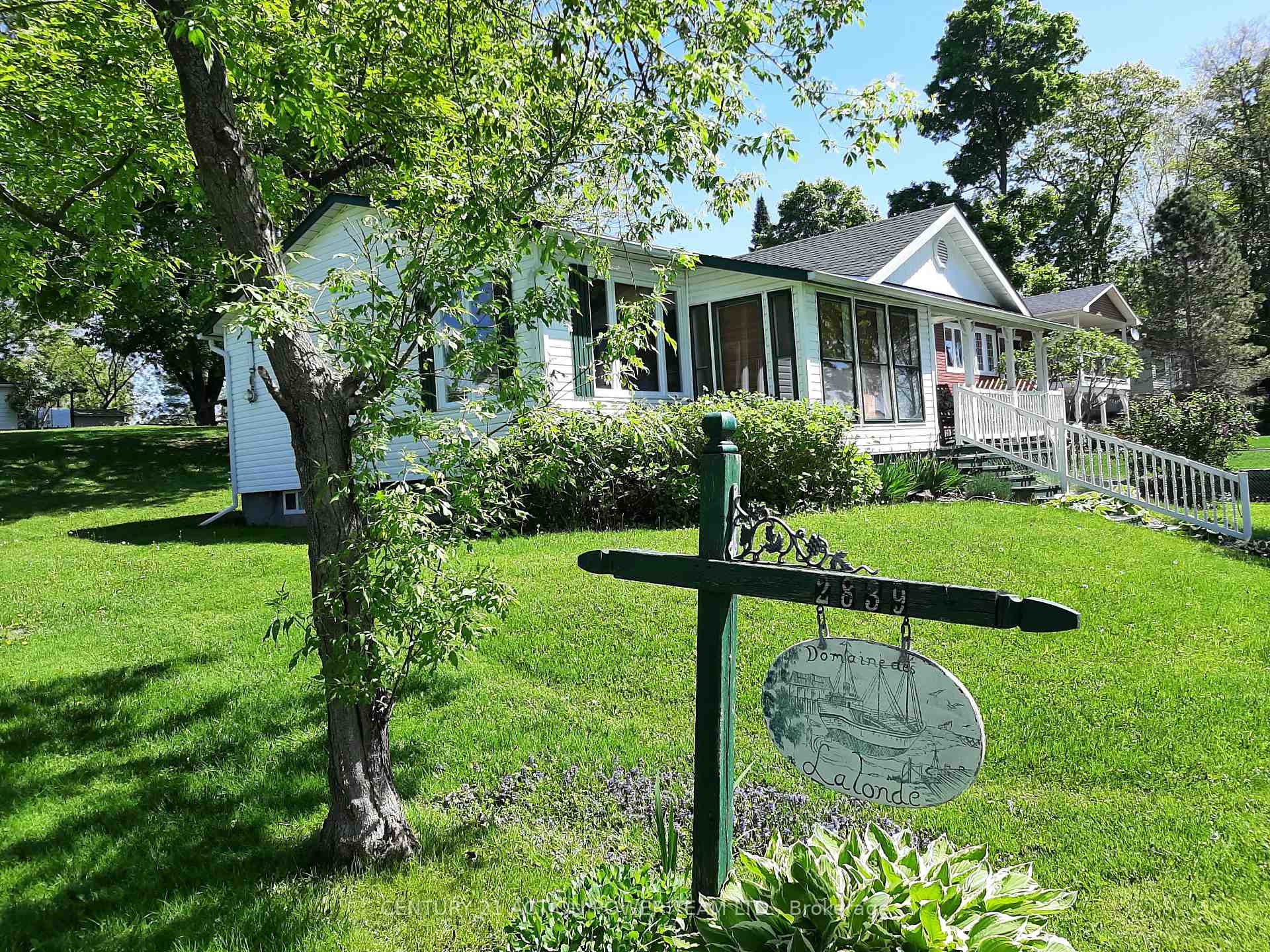 Photo 5 of 2839 Domaine Chartrand Road E, Champlain, Champlain Twp — HOMEH