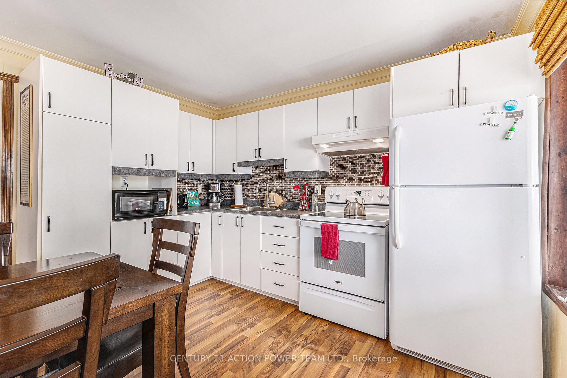 Photo 11 of 2839 Domaine Chartrand Road E, Champlain, Champlain Twp — HOMEH