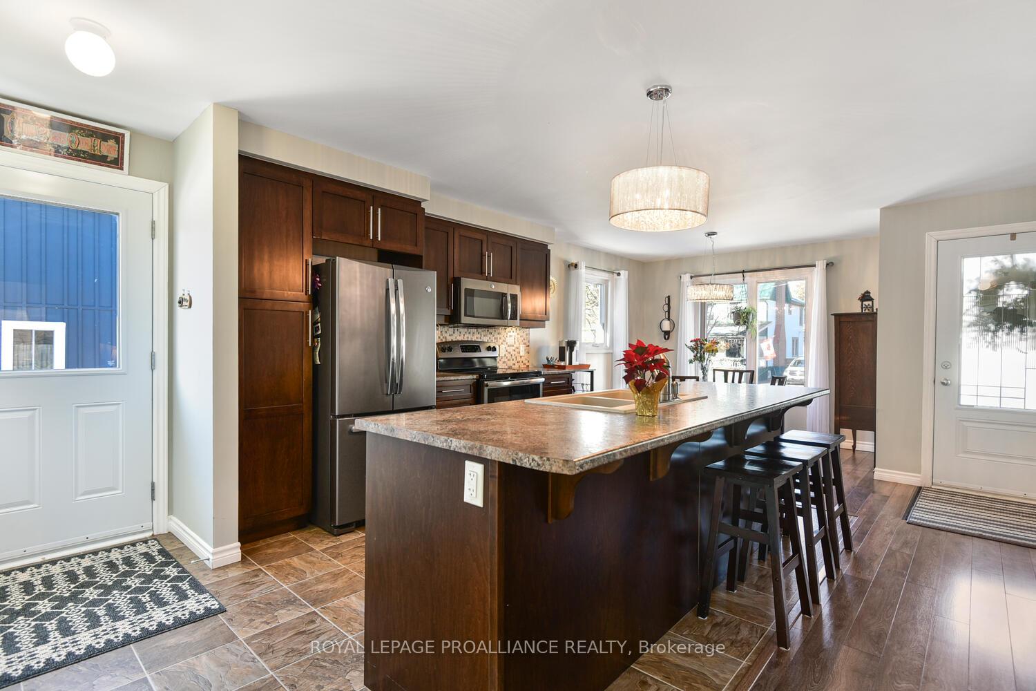 Photo 7 of 271 Sydenham Street, Gananoque — HOMEH