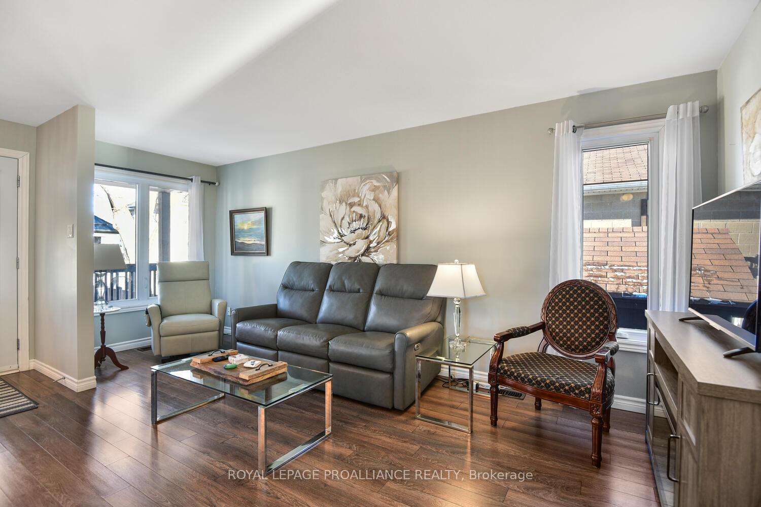 Photo 8 of 271 Sydenham Street, Gananoque — HOMEH