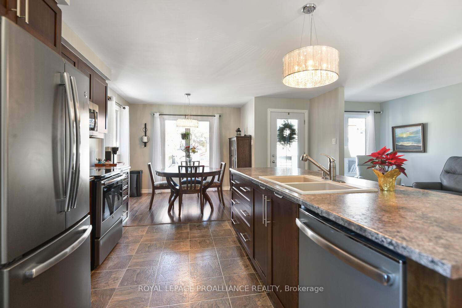 Photo 9 of 271 Sydenham Street, Gananoque — HOMEH