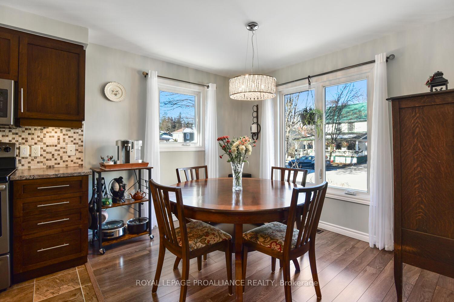 Photo 10 of 271 Sydenham Street, Gananoque — HOMEH
