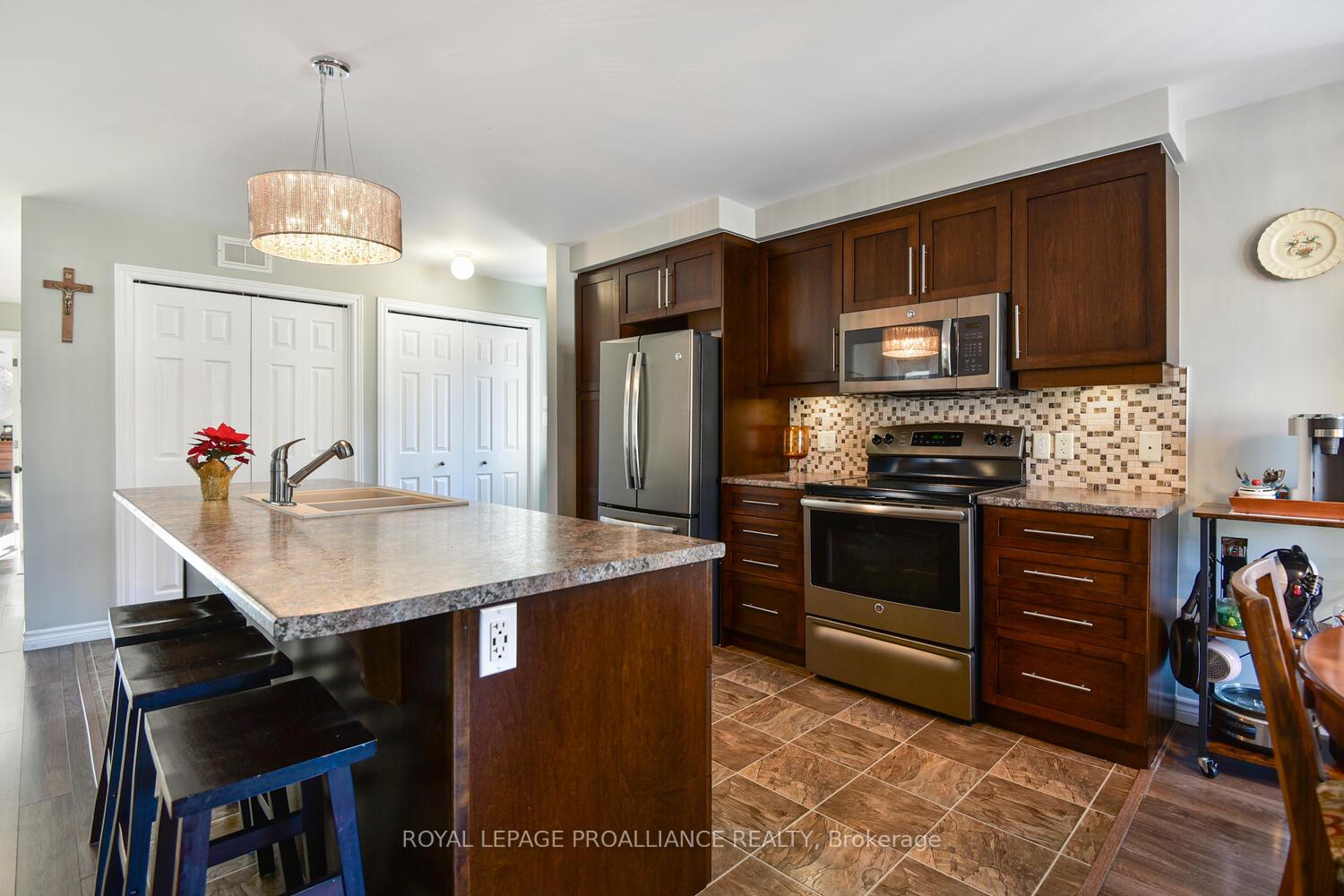 Photo 11 of 271 Sydenham Street, Gananoque — HOMEH