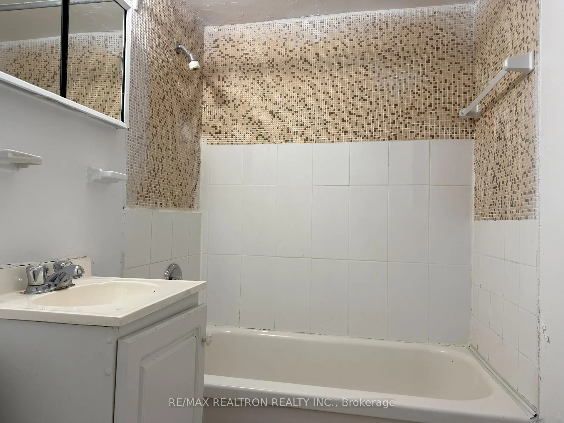 Photo 2 of Unit 211, 500 Dawes Road, Toronto, O'Connor-Parkview — HOMEH