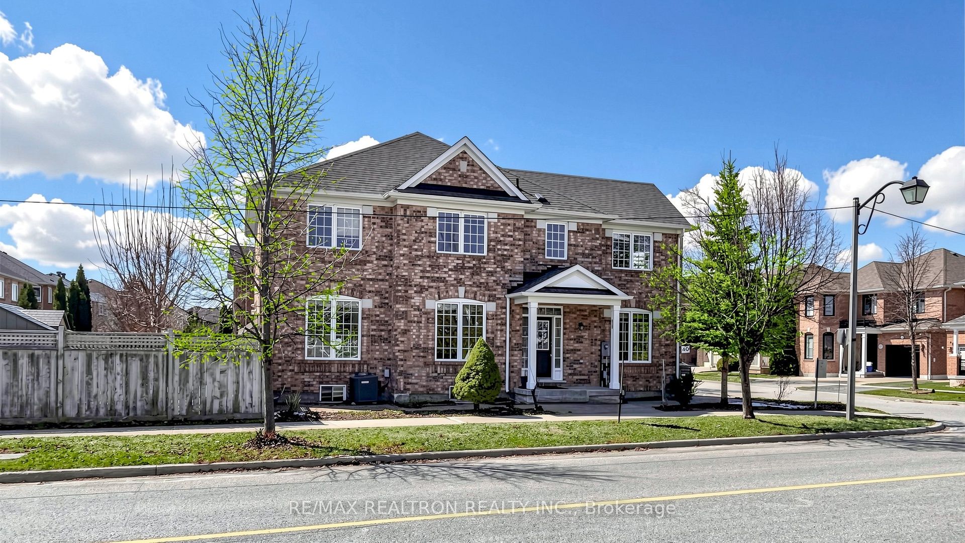 Photo 4 of 1 Barnstone Drive, Markham, Wismer — HOMEH