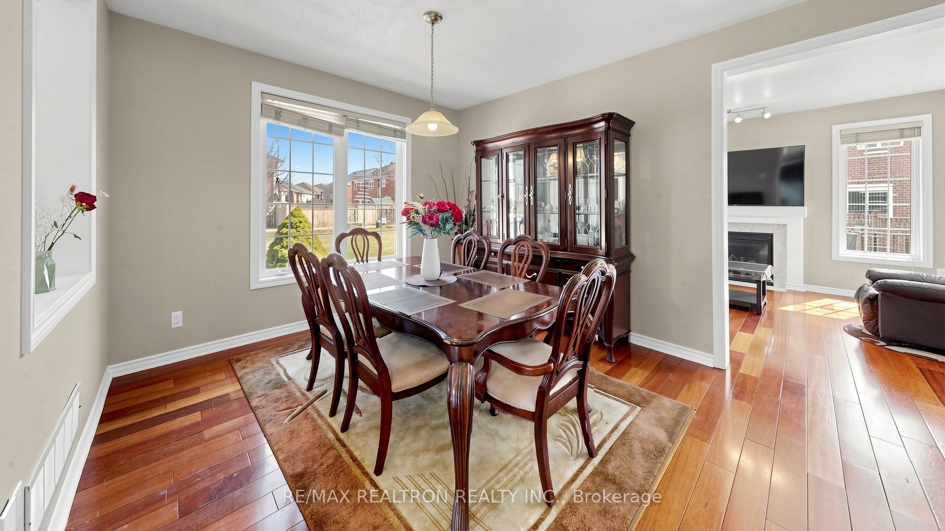 Photo 10 of 1 Barnstone Drive, Markham, Wismer — HOMEH