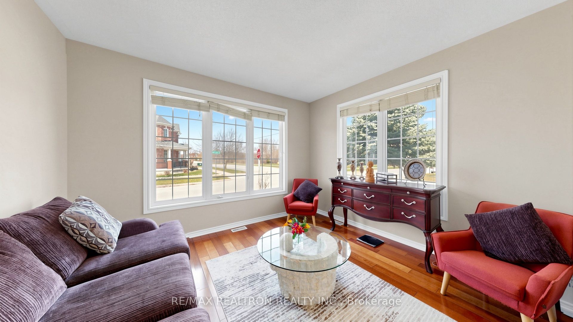 Photo 7 of 1 Barnstone Drive, Markham, Wismer — HOMEH
