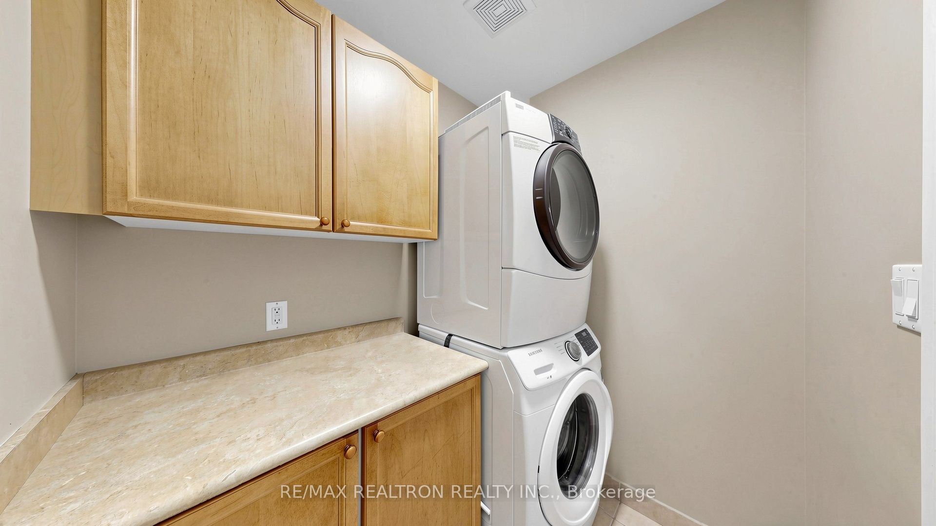 Photo 35 of 1 Barnstone Drive, Markham, Wismer — HOMEH