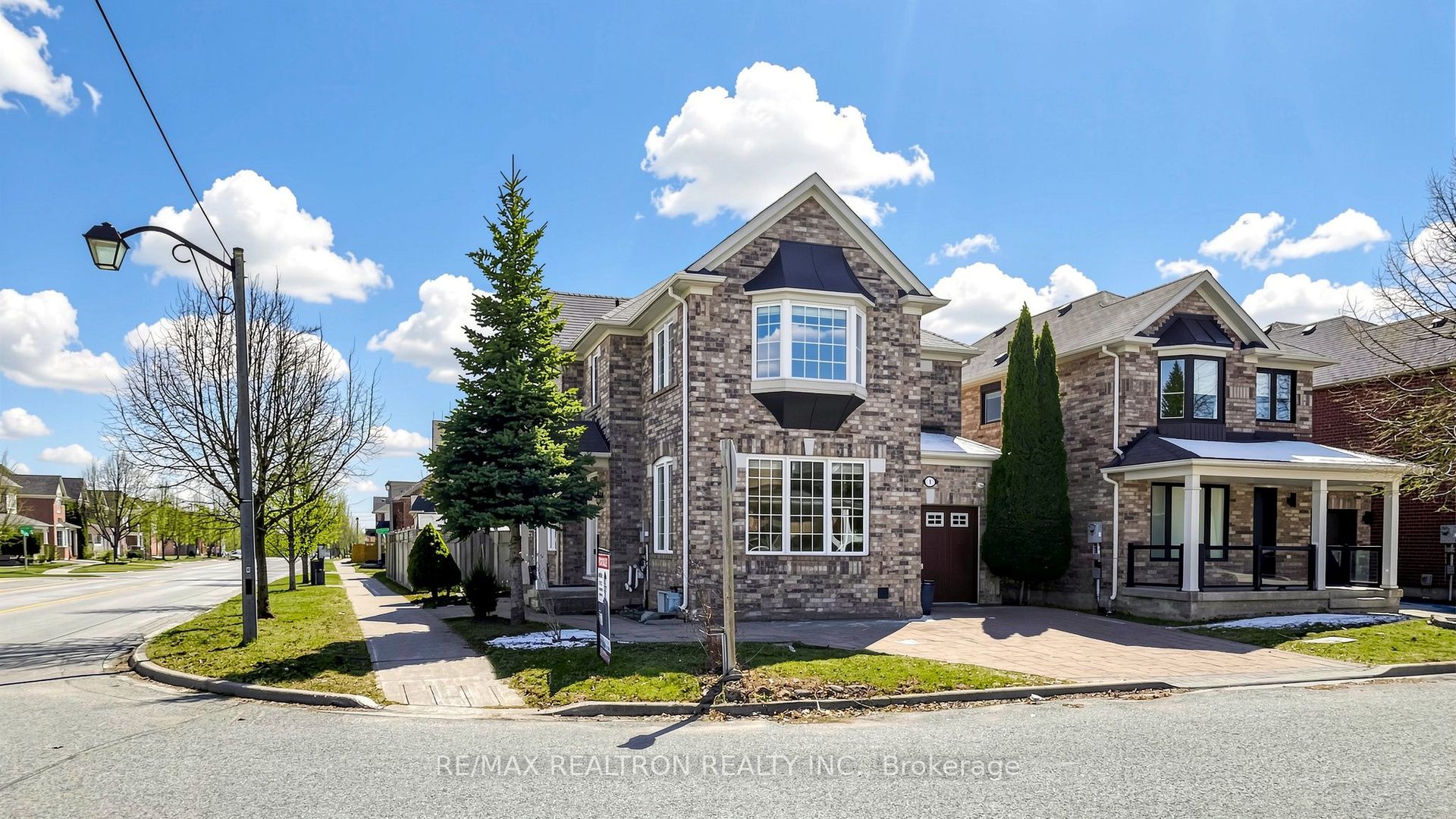 Photo 3 of 1 Barnstone Drive, Markham, Wismer — HOMEH