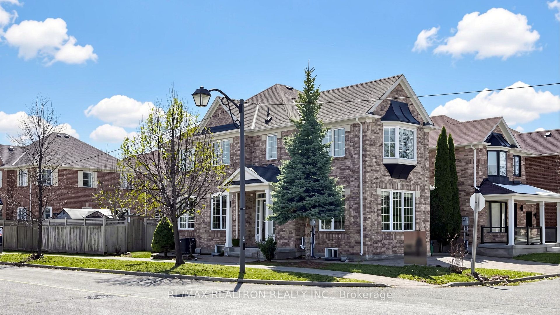 Photo 5 of 1 Barnstone Drive, Markham, Wismer — HOMEH