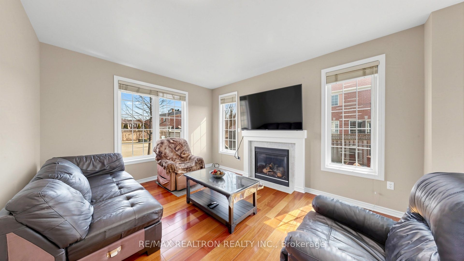 Photo 12 of 1 Barnstone Drive, Markham, Wismer — HOMEH