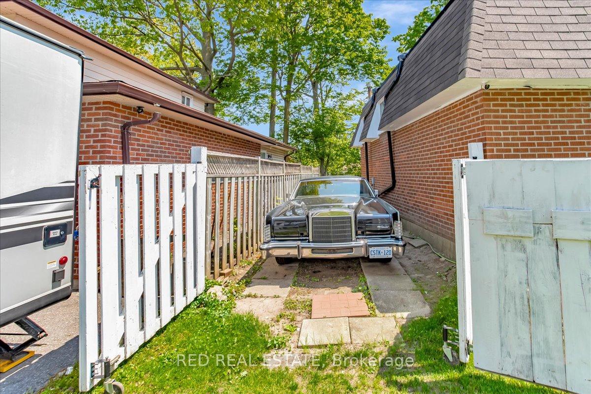 Photo 3 of 45 Springdale Drive, Barrie, Cundles East — HOMEH