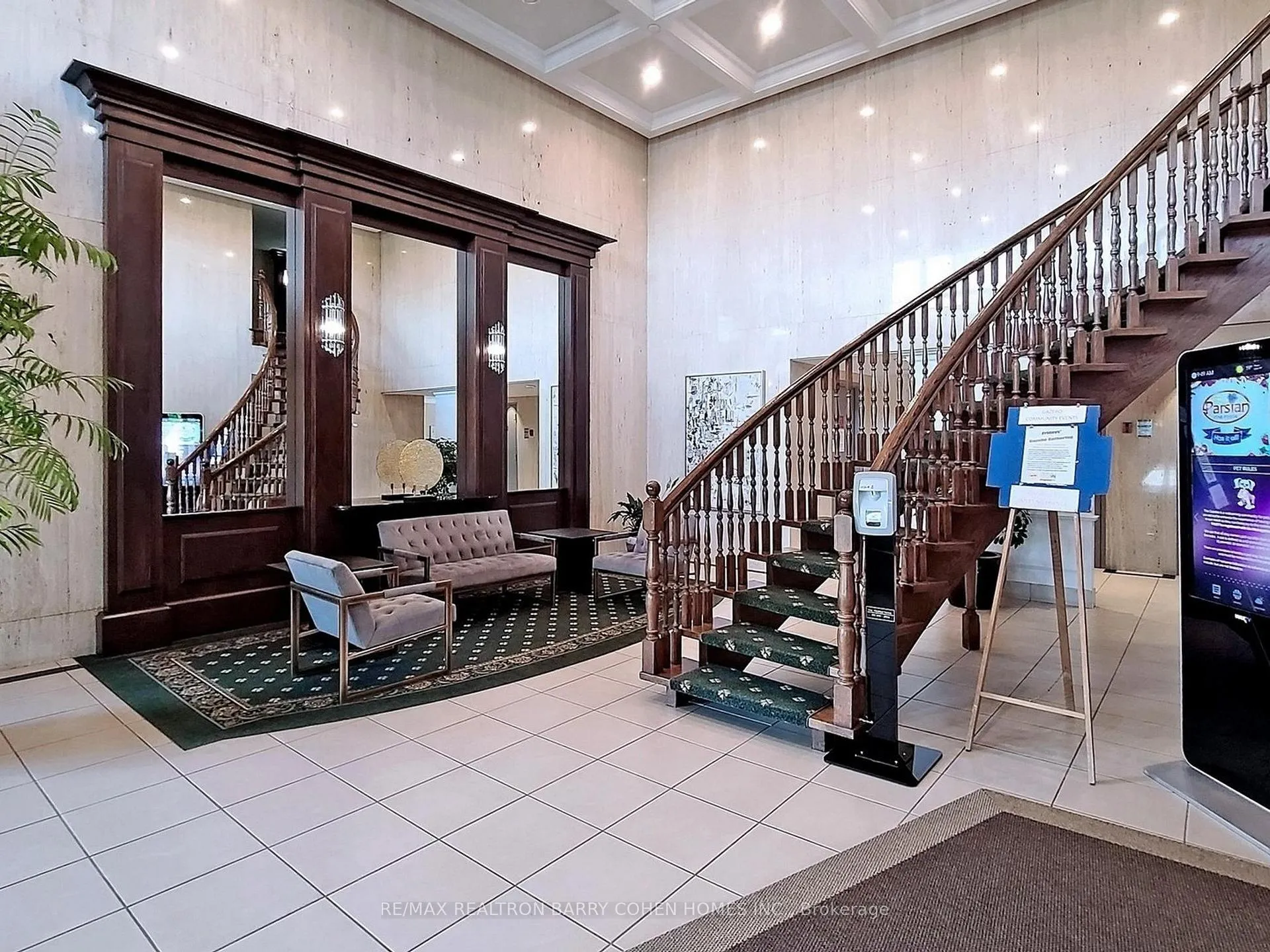 Photo 3 of Unit 705, 8111 Yonge Street, Markham, Royal Orchard — HOMEH