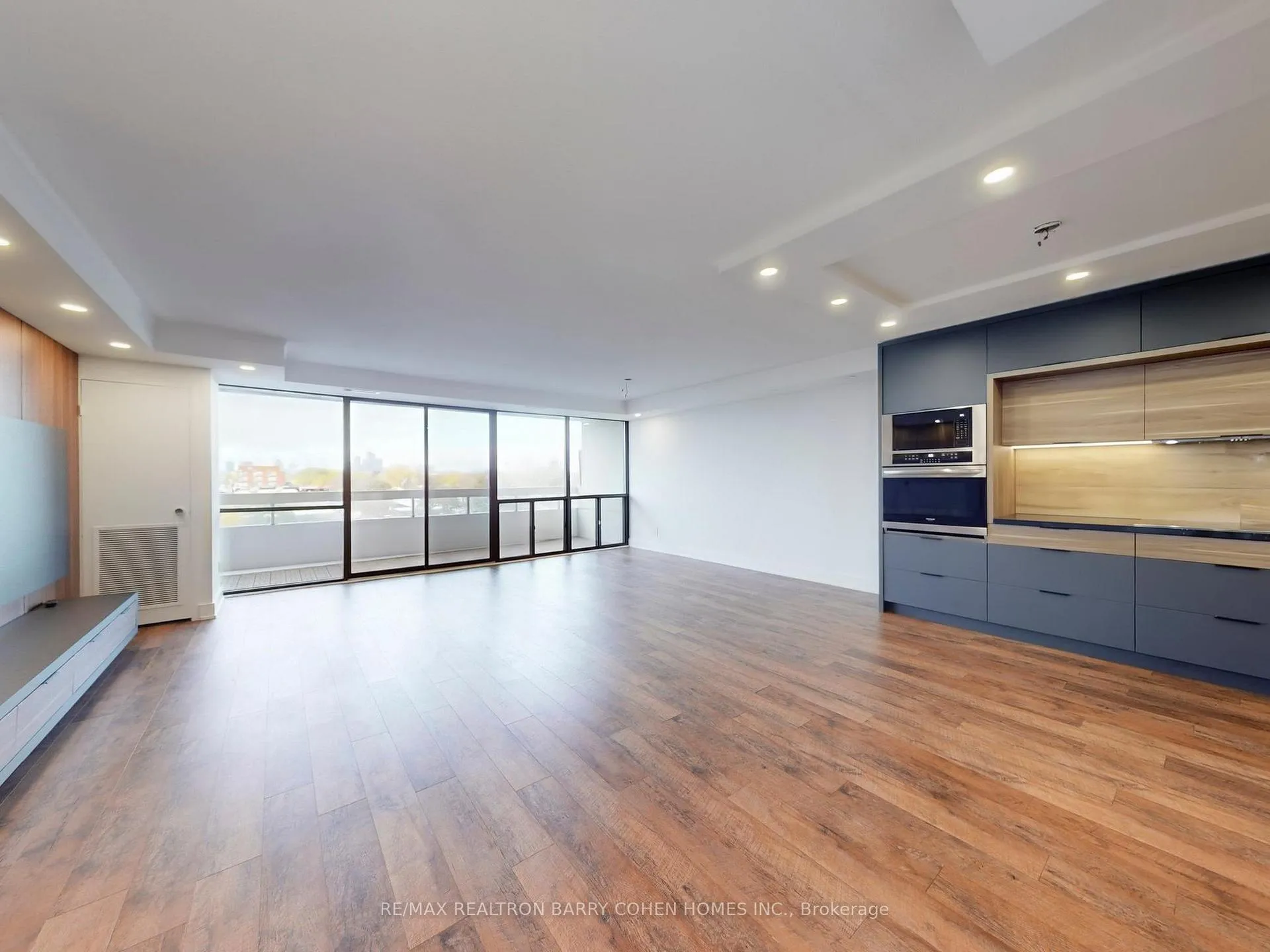 Photo 6 of Unit 705, 8111 Yonge Street, Markham, Royal Orchard — HOMEH