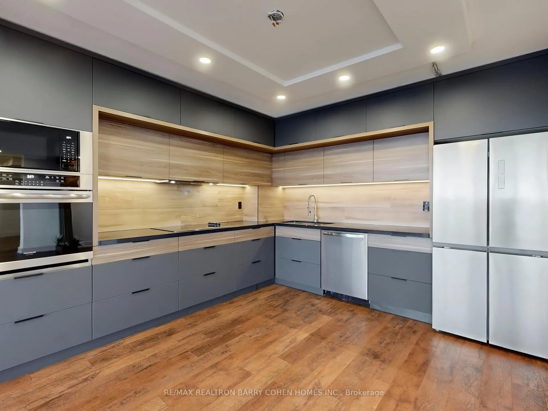 Photo 7 of Unit 705, 8111 Yonge Street, Markham, Royal Orchard — HOMEH