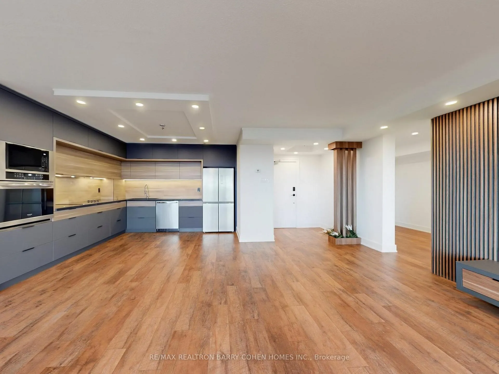 Photo 8 of Unit 705, 8111 Yonge Street, Markham, Royal Orchard — HOMEH