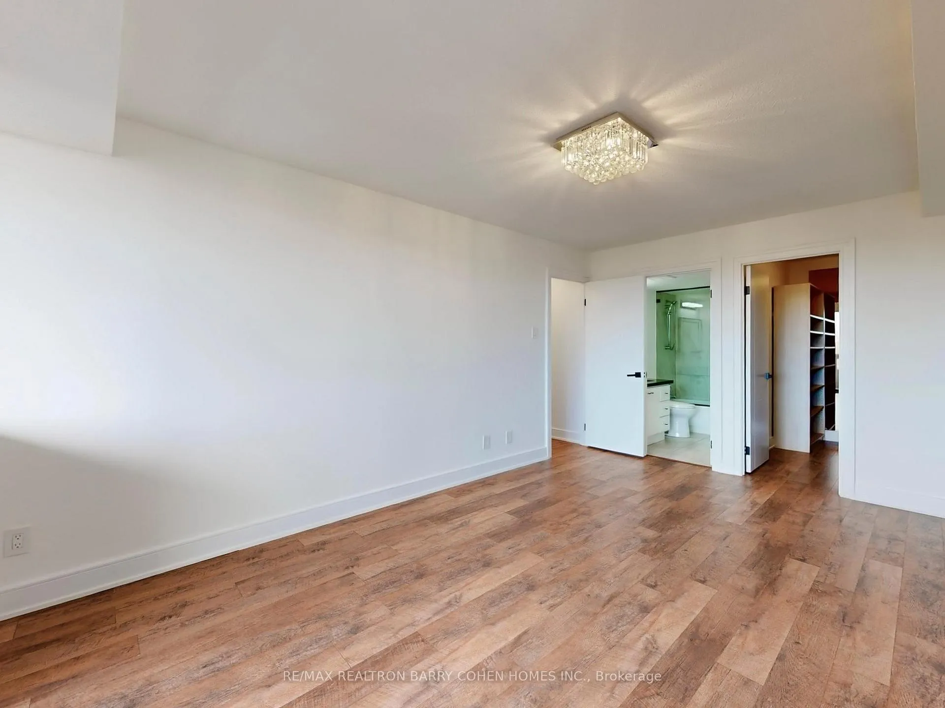 Photo 10 of Unit 705, 8111 Yonge Street, Markham, Royal Orchard — HOMEH
